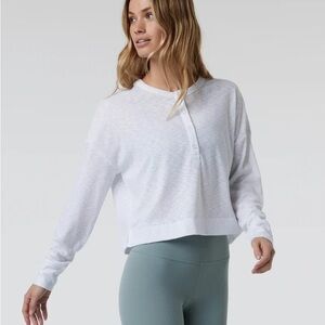 NWT Vuori Sunrise Oversized Henley White Long Sleeve Button Crop Top Shirt Small